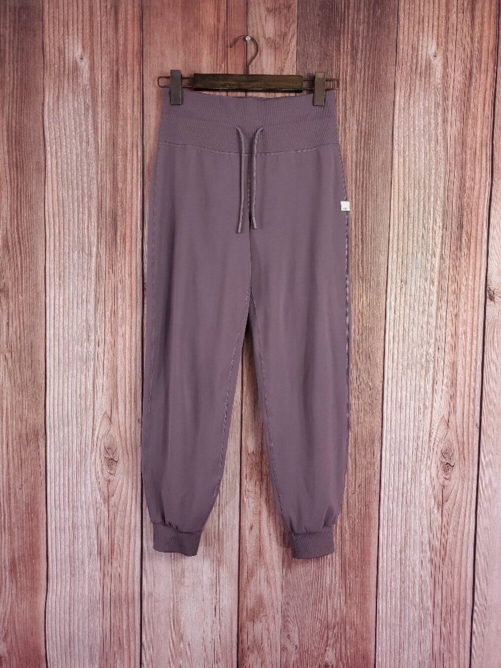 Vuori Daily Joggers Women Small Athletic Stretch Leggings Pants Rosewood VW418